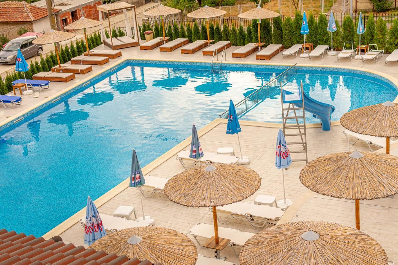 Eco Hotel Momata Kolarovo Bagian luar foto
