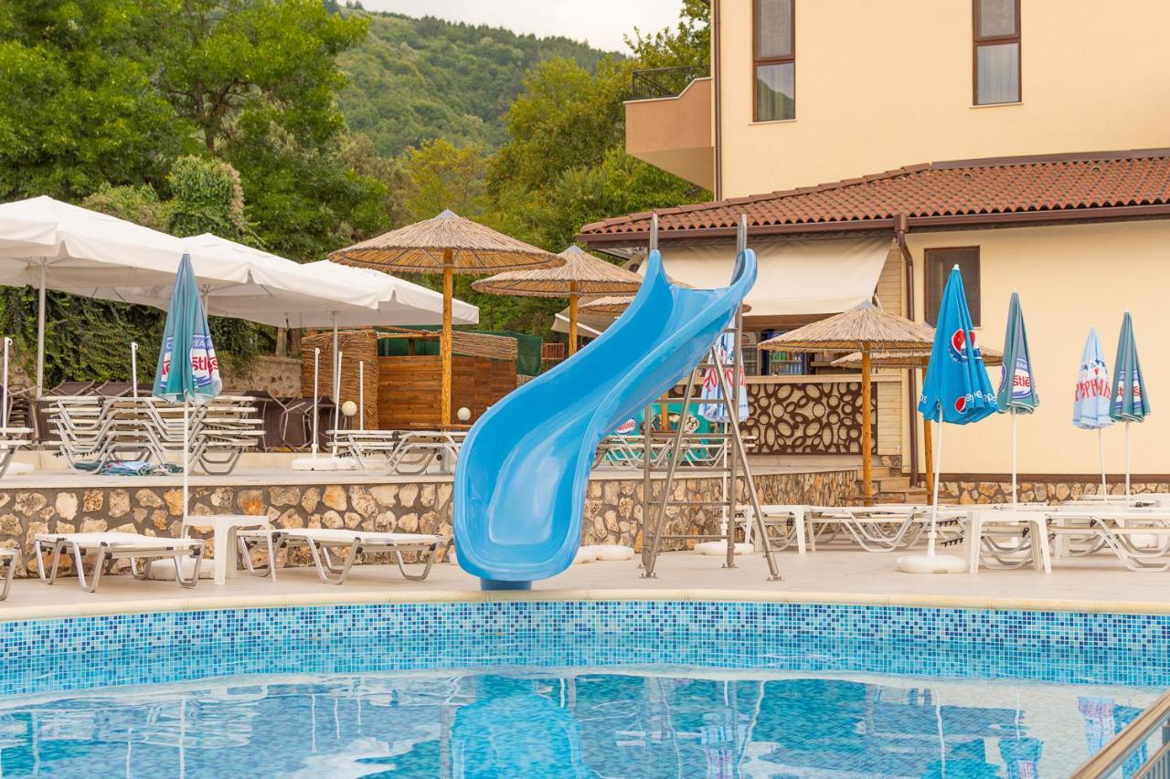 Eco Hotel Momata Kolarovo Bagian luar foto