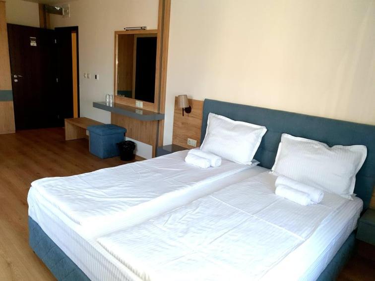 Eco Hotel Momata Kolarovo Ruang foto