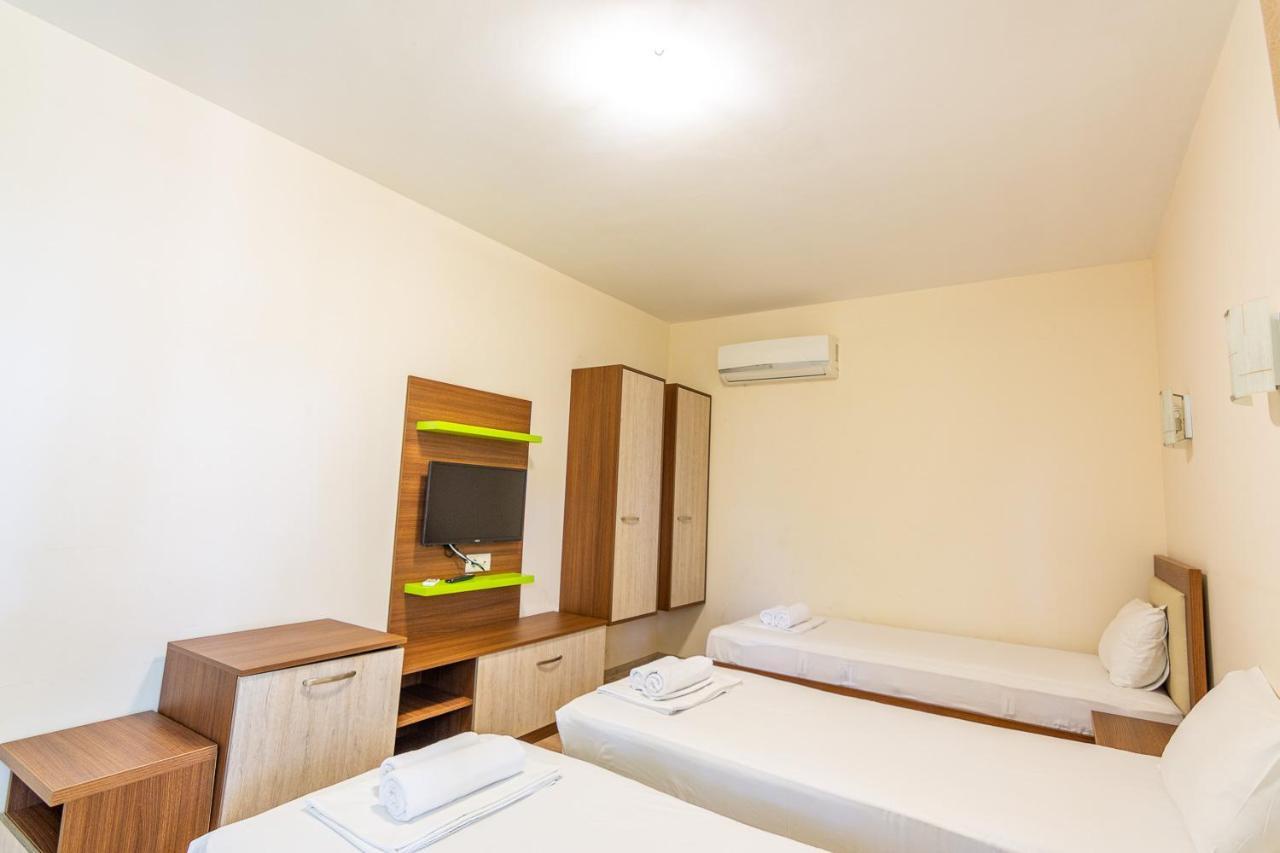 Eco Hotel Momata Kolarovo Bagian luar foto
