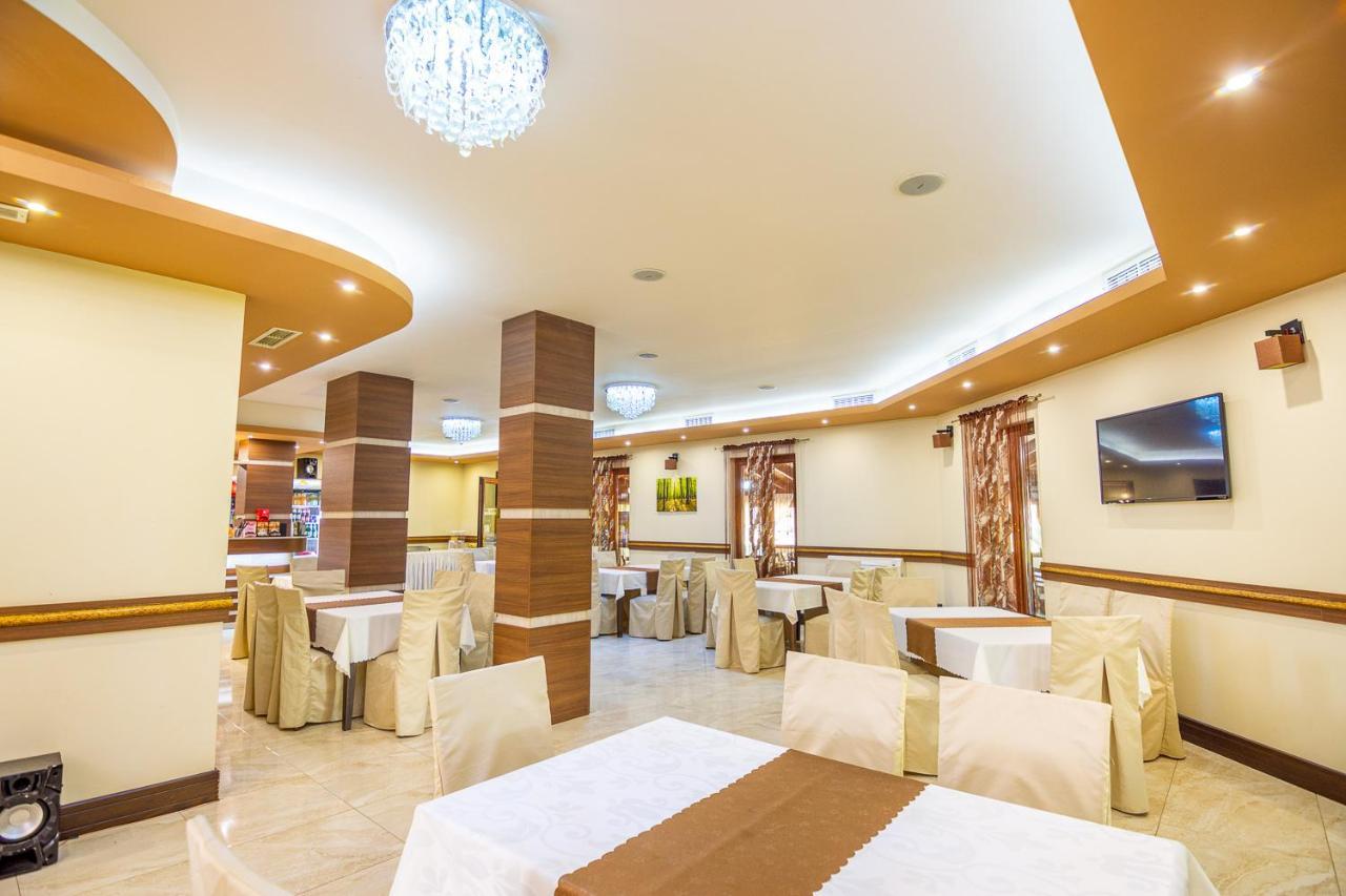 Eco Hotel Momata Kolarovo Bagian luar foto