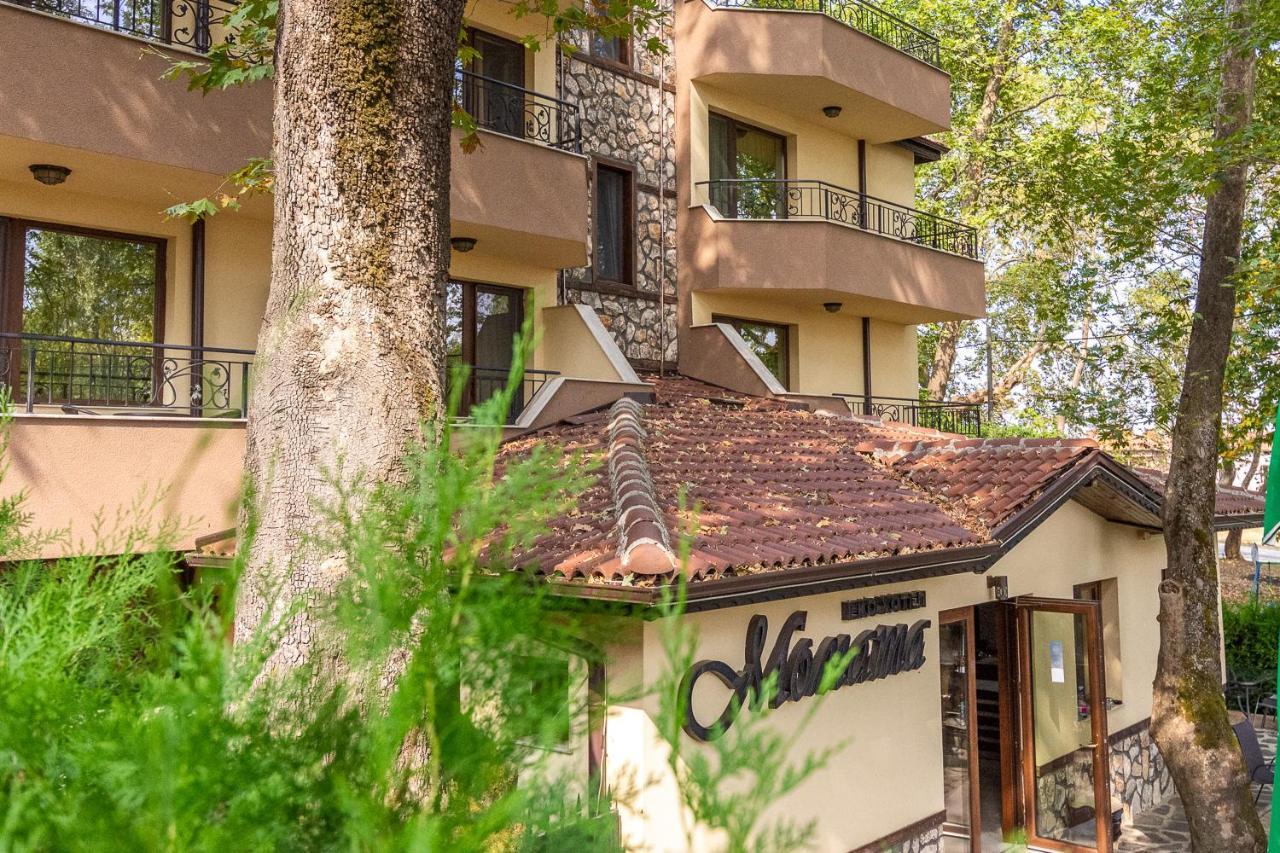 Eco Hotel Momata Kolarovo Bagian luar foto