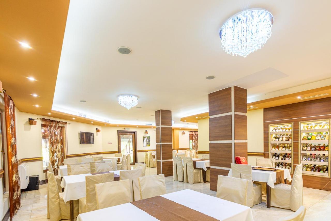 Eco Hotel Momata Kolarovo Bagian luar foto