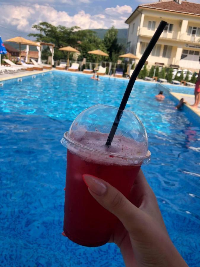 Eco Hotel Momata Kolarovo Bagian luar foto